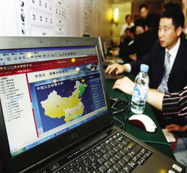 3月23日,用友工作人員在現(xiàn)場演示&ldquo;u8 all-in-one&rdquo;軟件